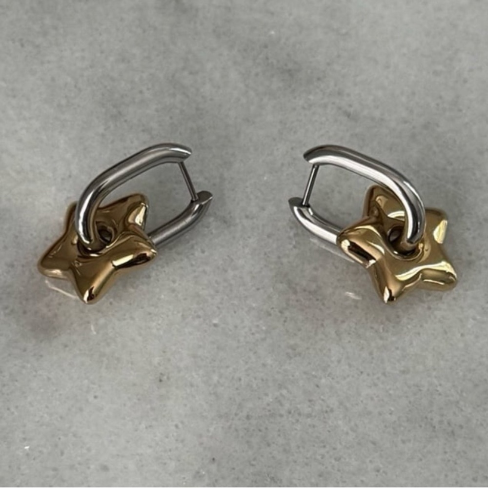Silver Gold Bubble Star Charm Thick Oval Hoop Earrings
Brand New - Picture 4 of 5
